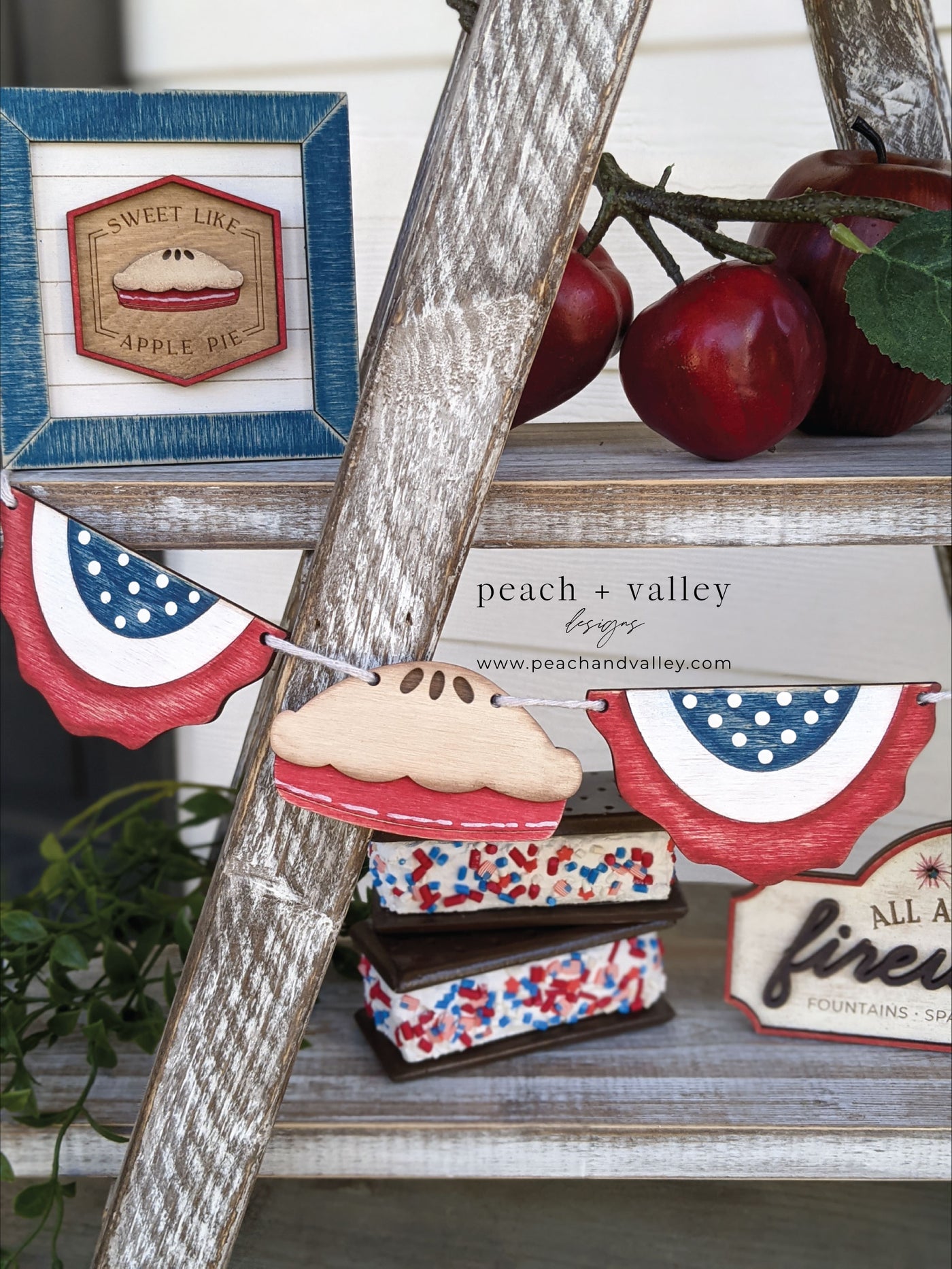 4th of July Apple Pie + Bunting Banner